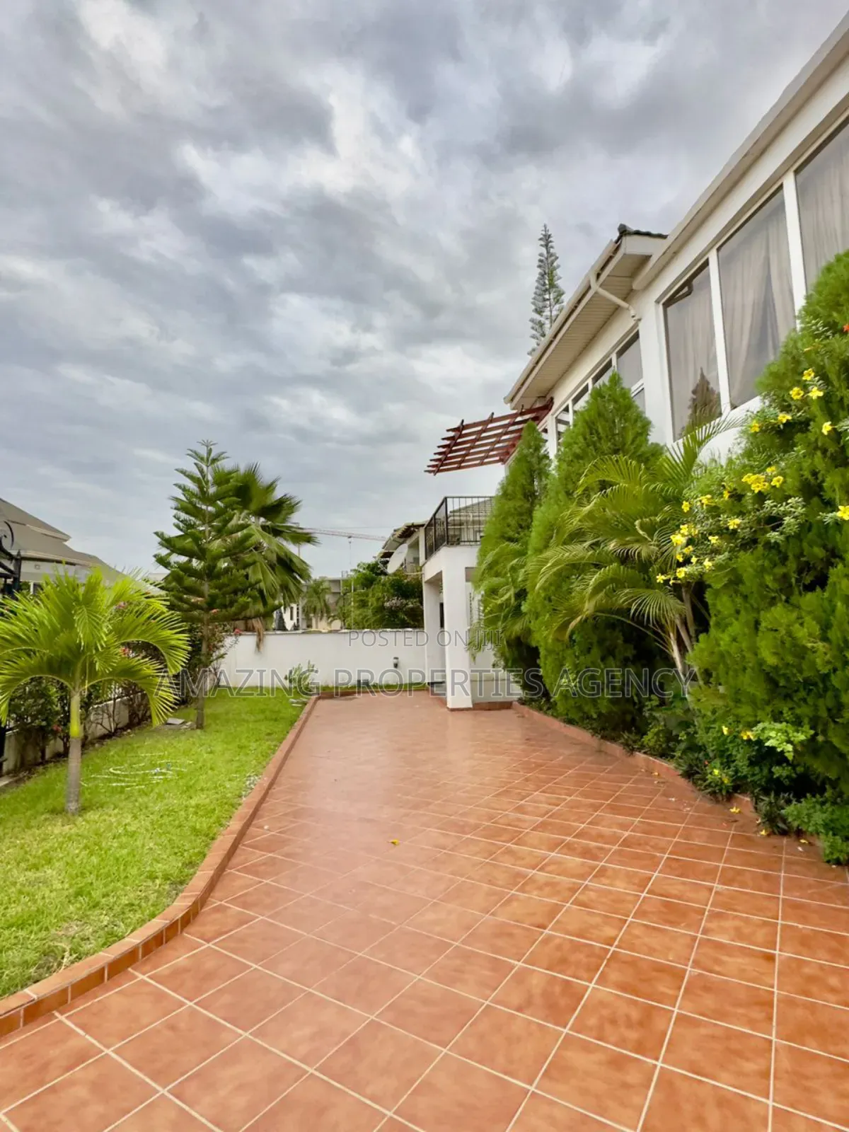 5bdrm Mansion in Cantonments for sale