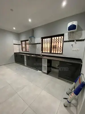 4bdrm Townhouse / Terrace in Total, Haatso for rent