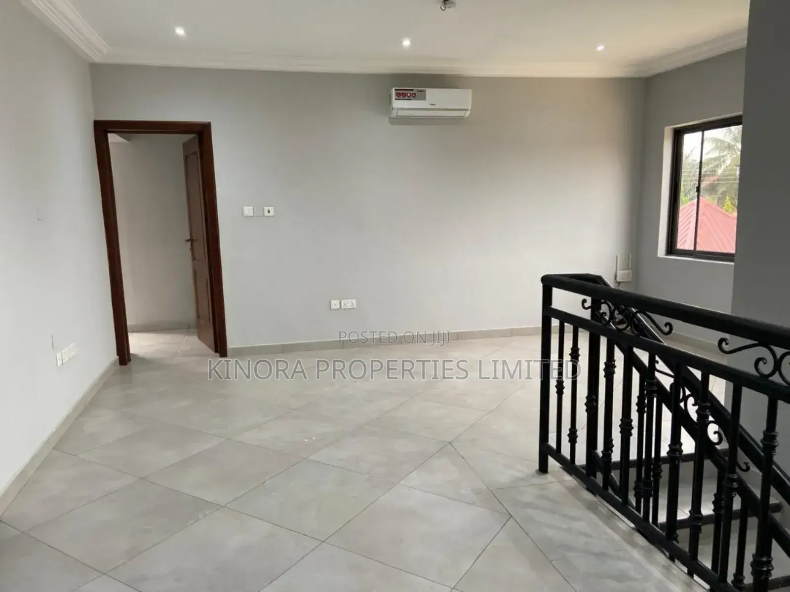 4bdrm Townhouse / Terrace in Total, Haatso for rent