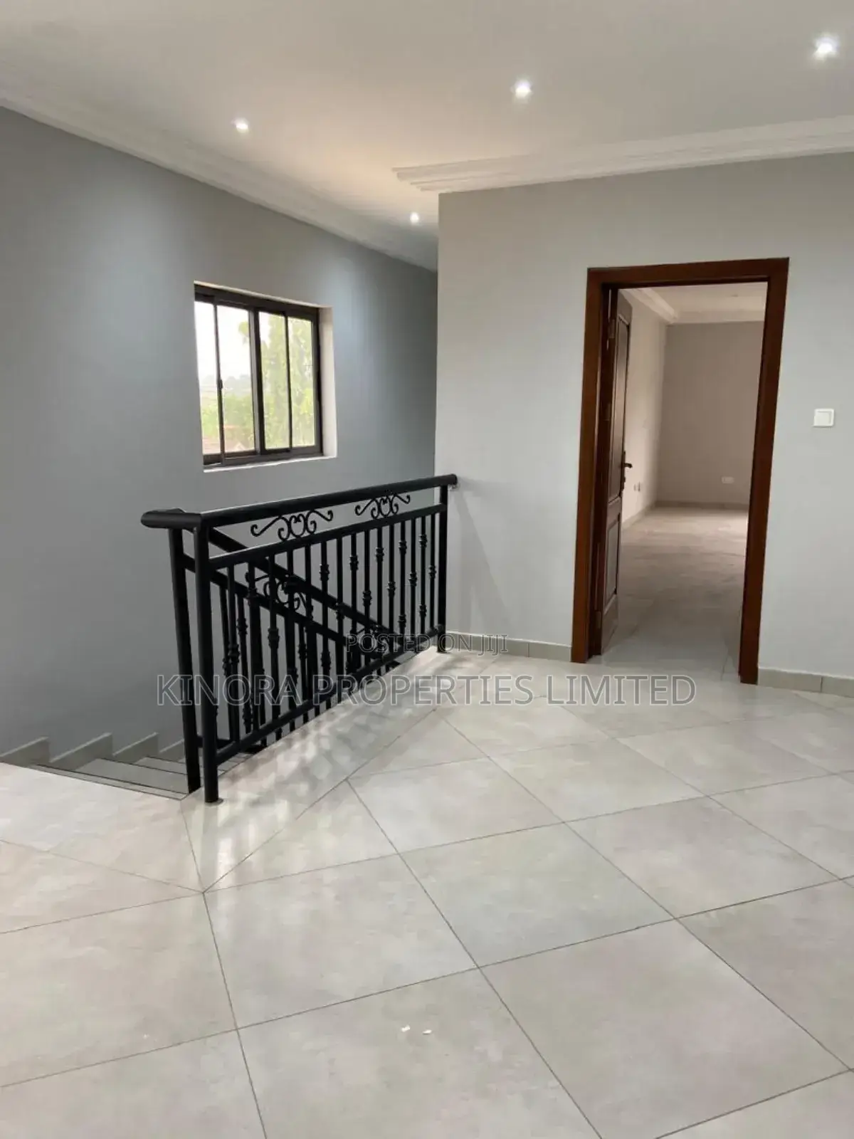 4bdrm Townhouse / Terrace in Total, Haatso for rent