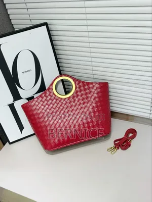 Stylish Woven Handbag Alert!