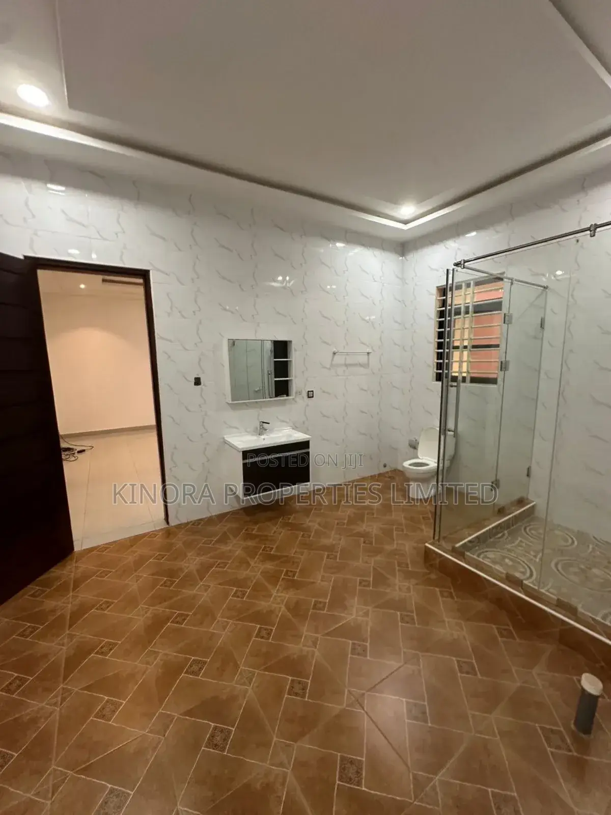 4bdrm Duplex in Ghana Flag, Oyarifa for rent