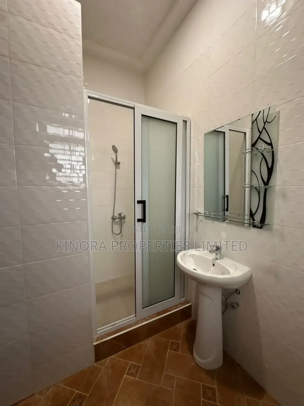 4bdrm Duplex in Ghana Flag, Oyarifa for rent