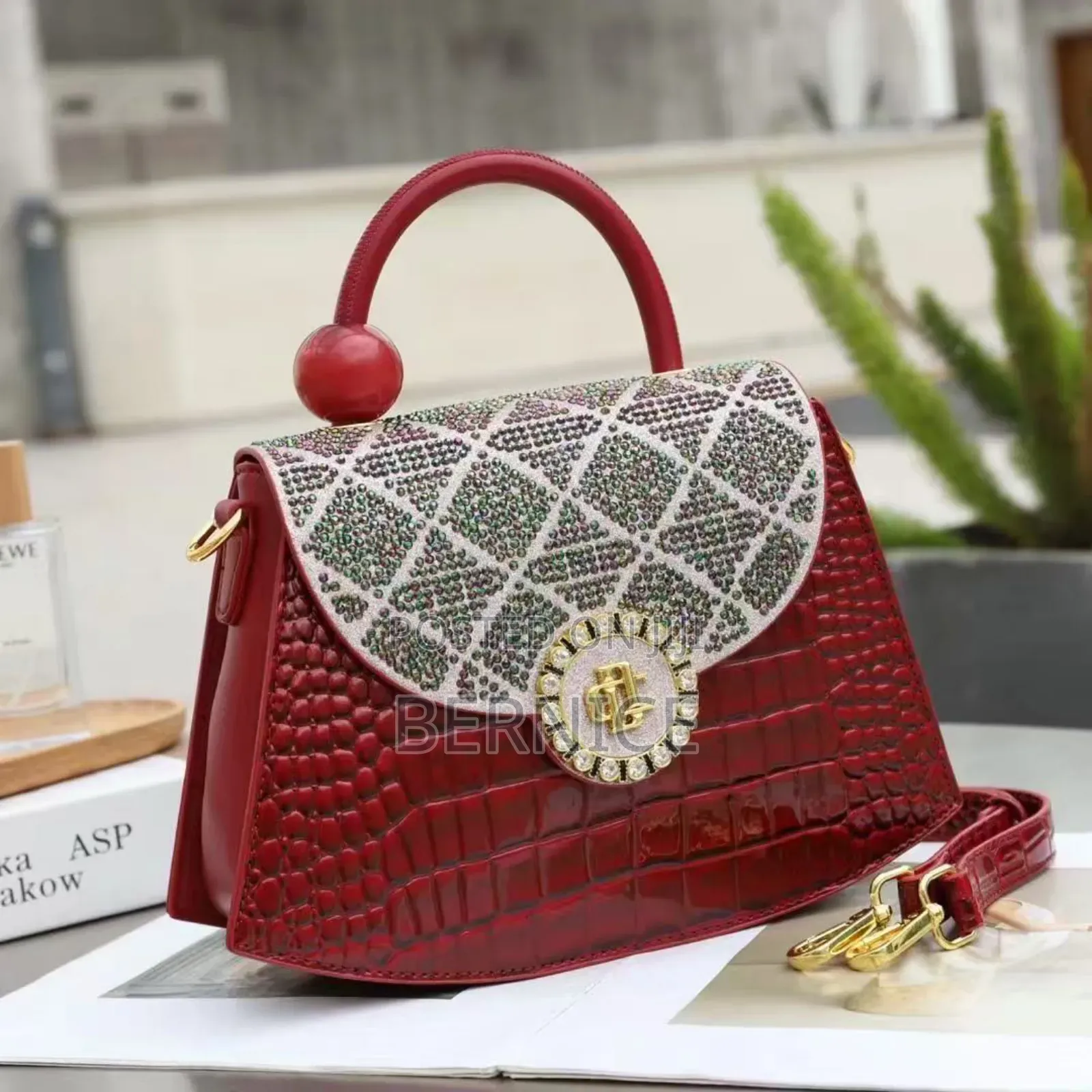 **Classy Top-Handle Handbag – Not Too Big, Not Too Small