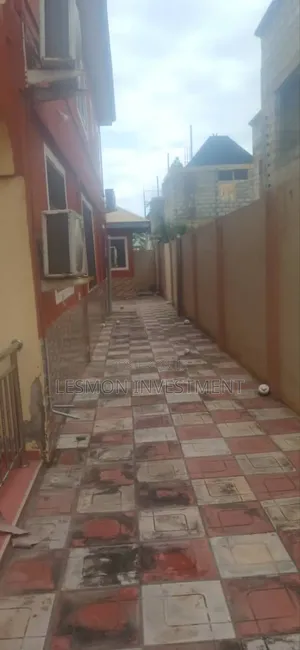 4bdrm House in Sakumono for sale