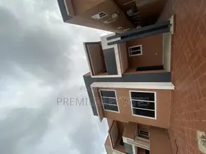 4bdrm House in Lake Side Estate for sale