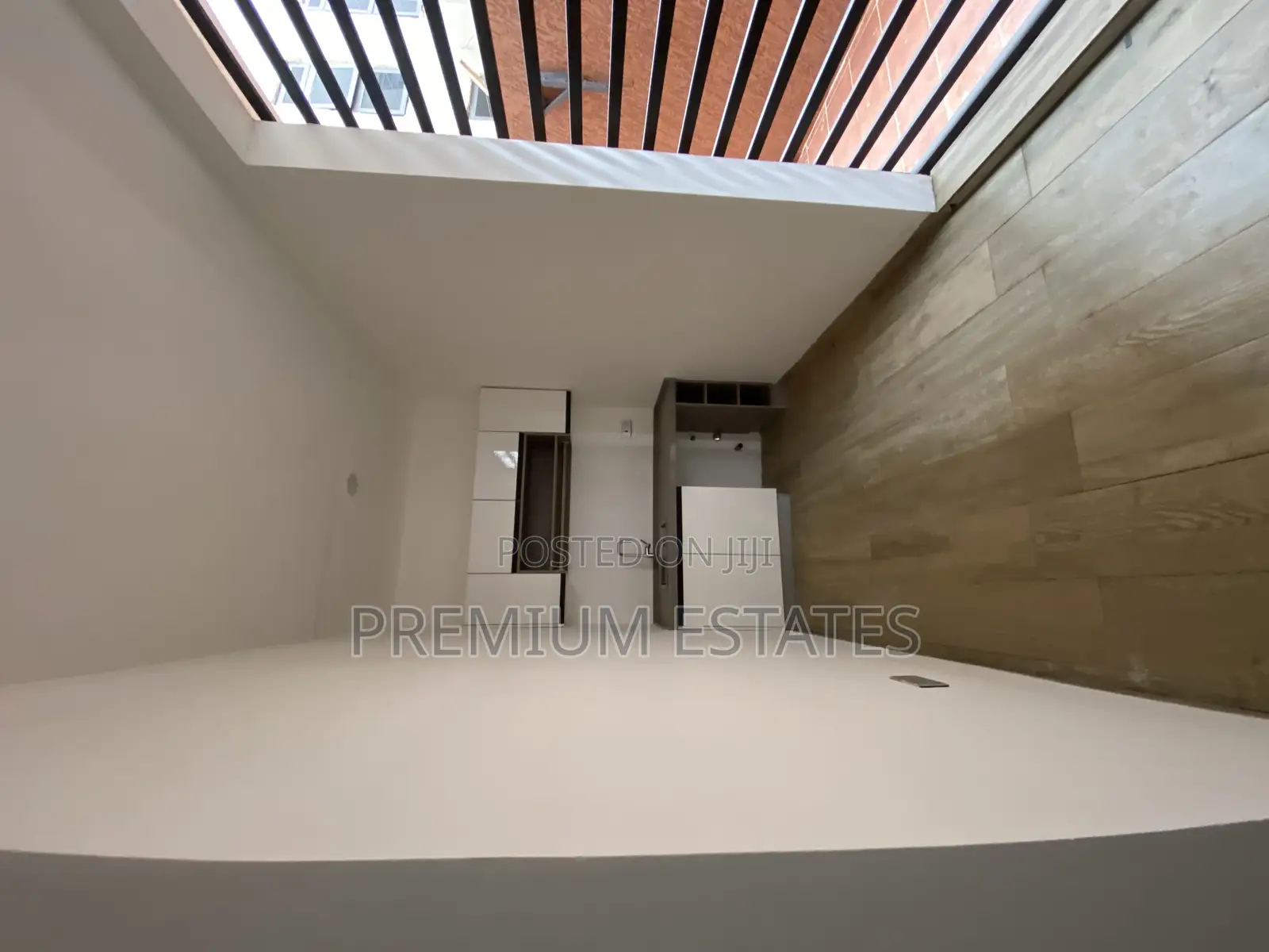 4bdrm House in Lake Side Estate for sale