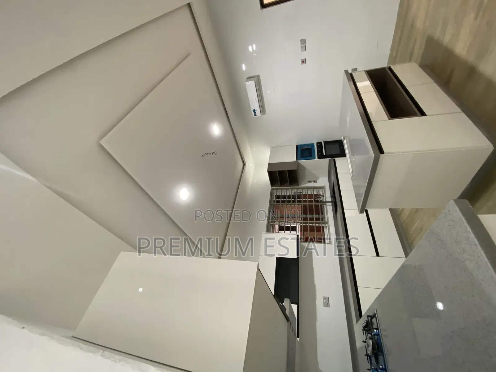 4bdrm House in Lake Side Estate for sale