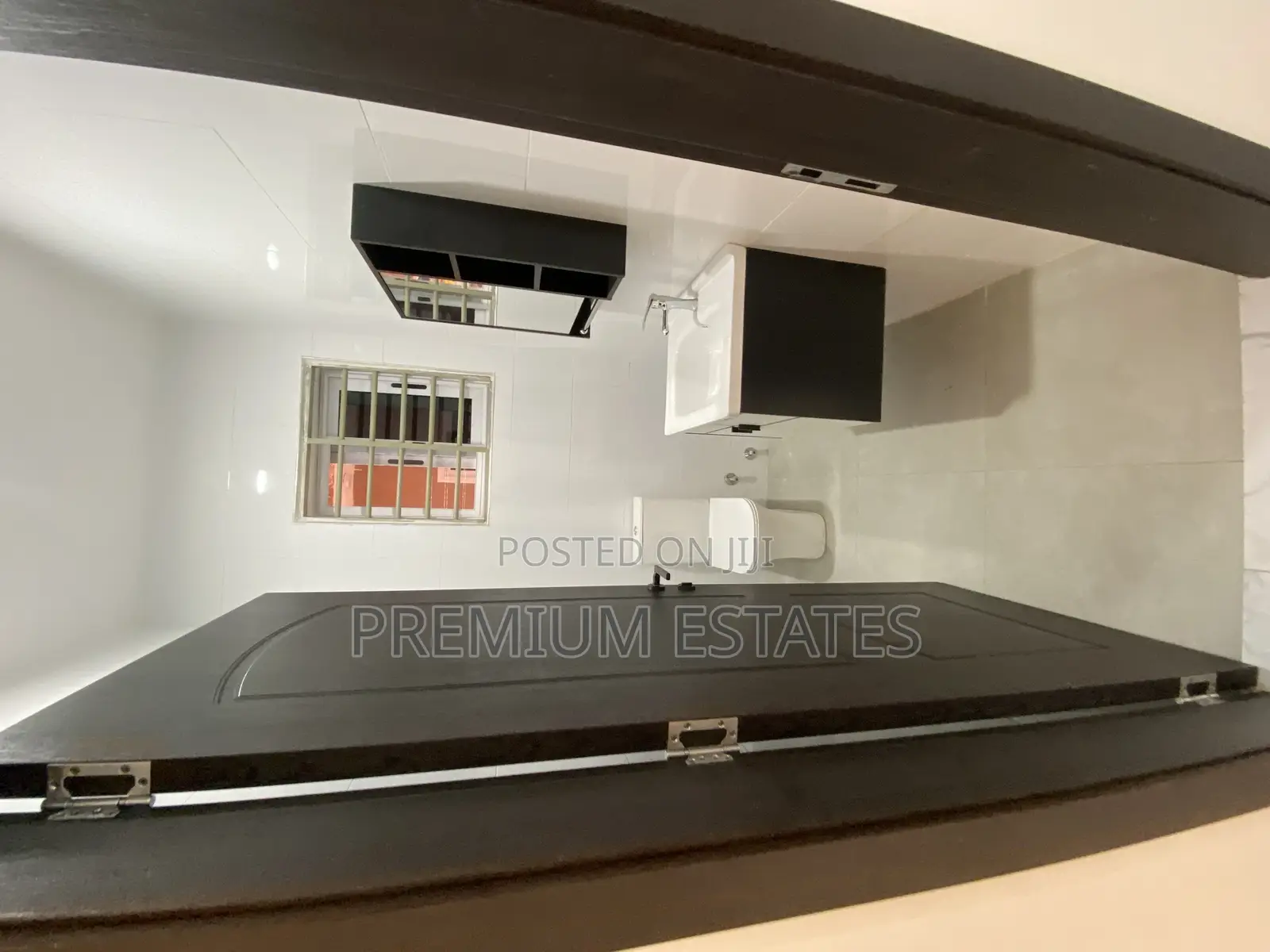 4bdrm House in Lake Side Estate for sale
