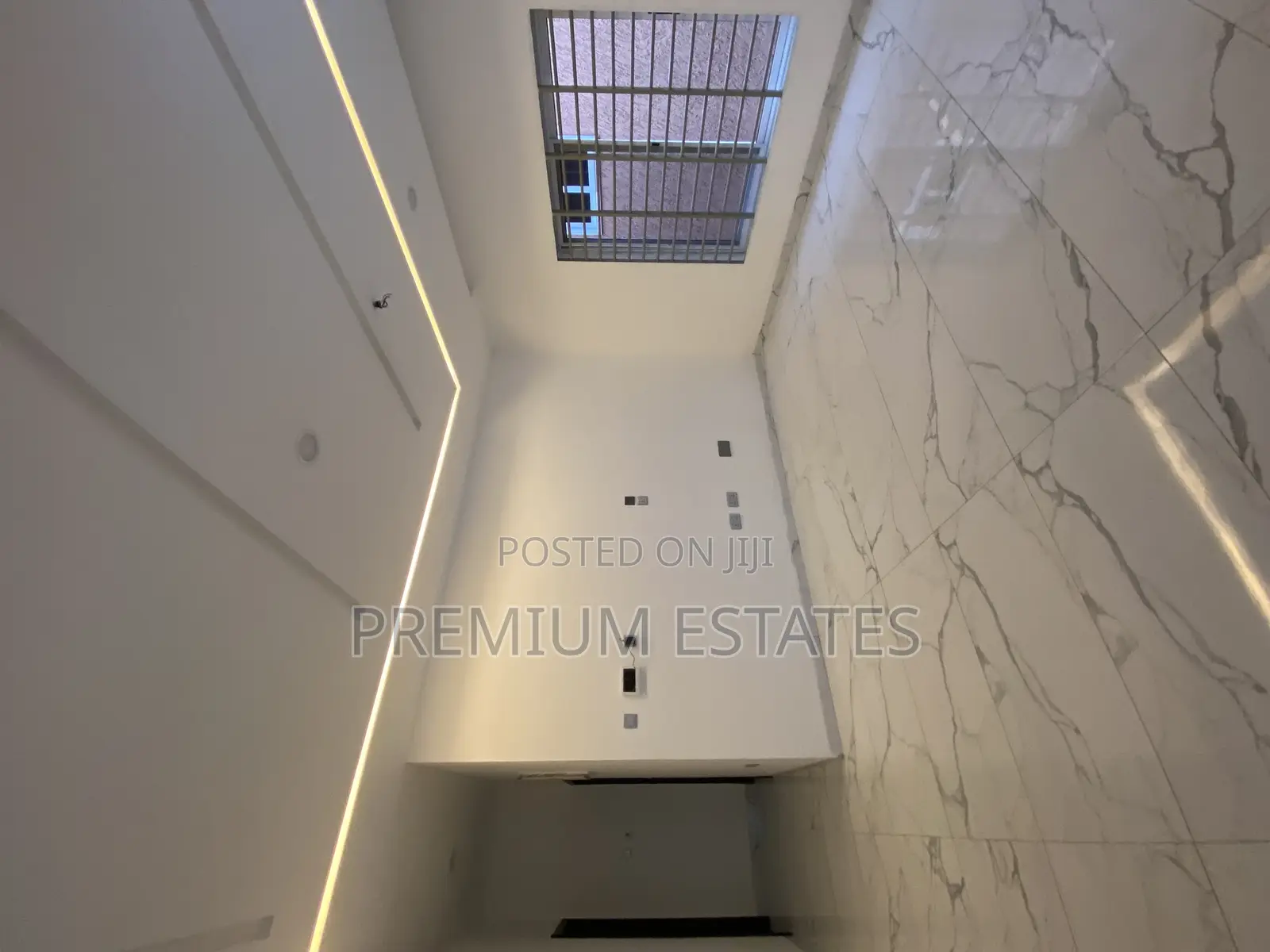 4bdrm House in Lake Side Estate for sale