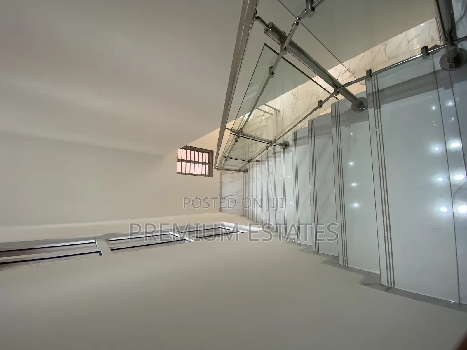4bdrm House in Lake Side Estate for sale
