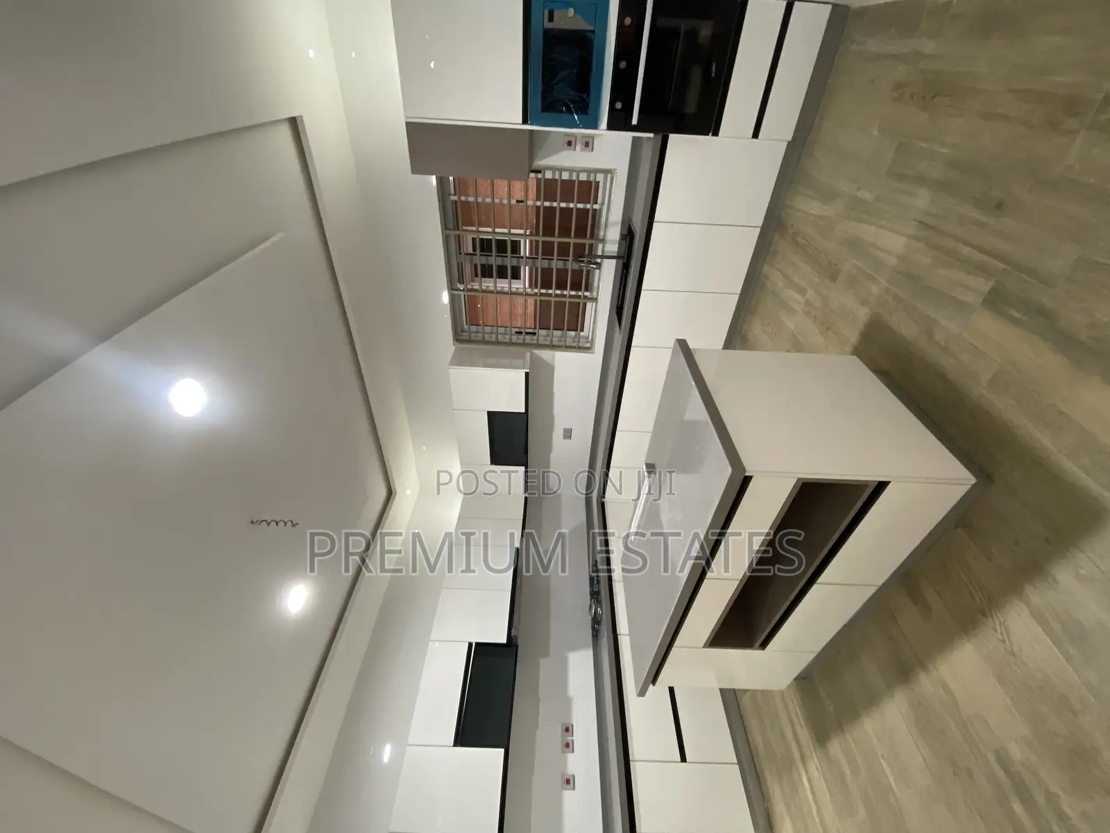 4bdrm House in Lake Side Estate for sale