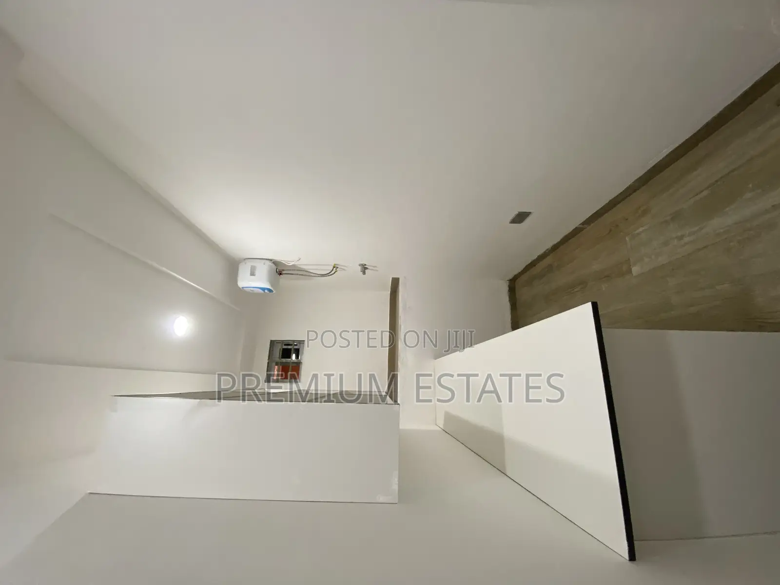 4bdrm House in Lake Side Estate for sale