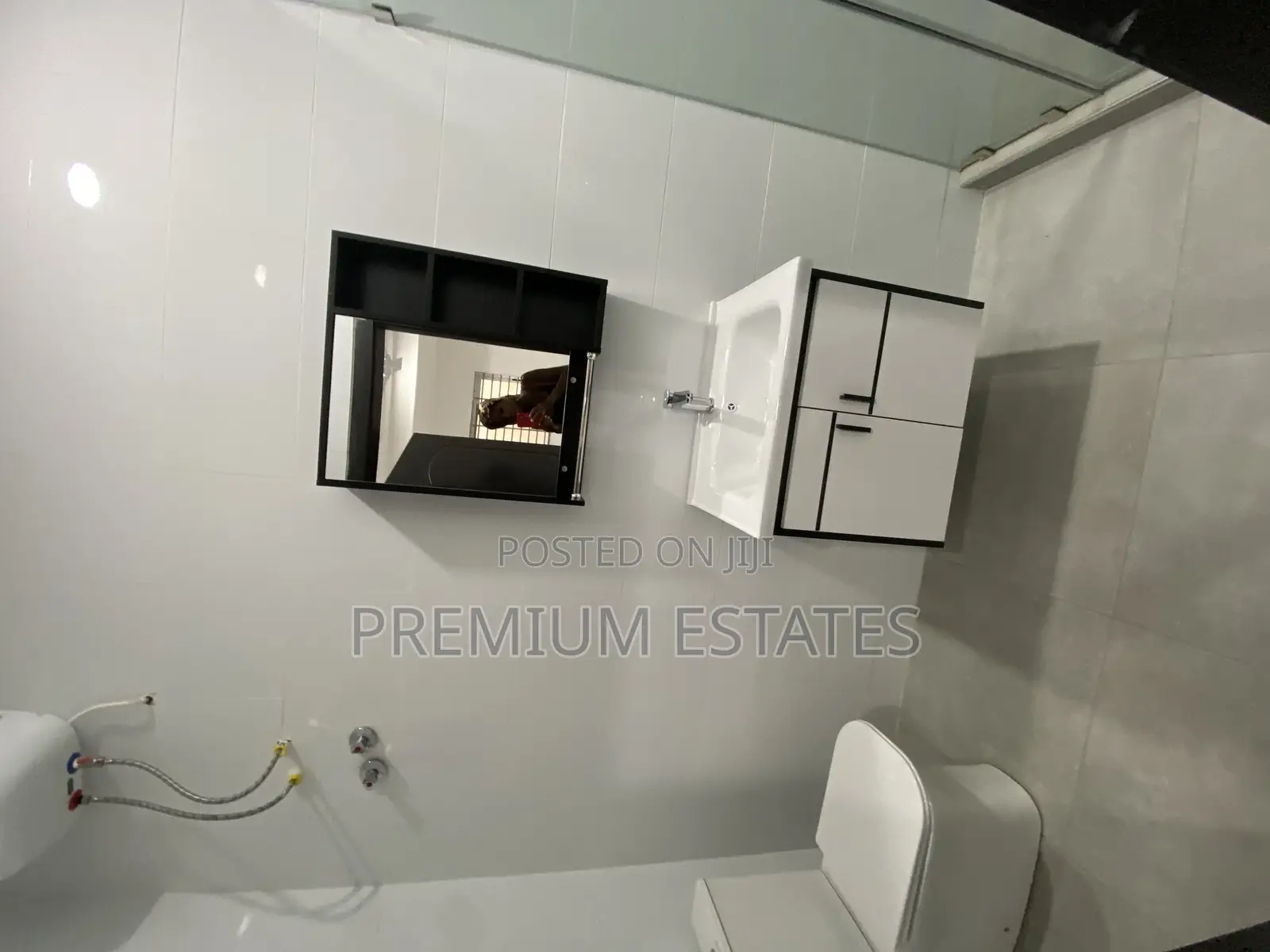 4bdrm House in Lake Side Estate for sale
