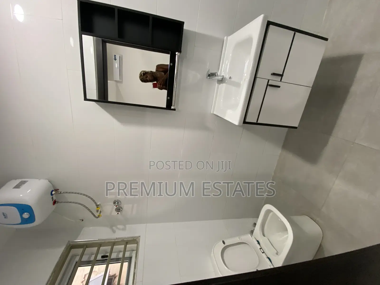 4bdrm House in Lake Side Estate for sale