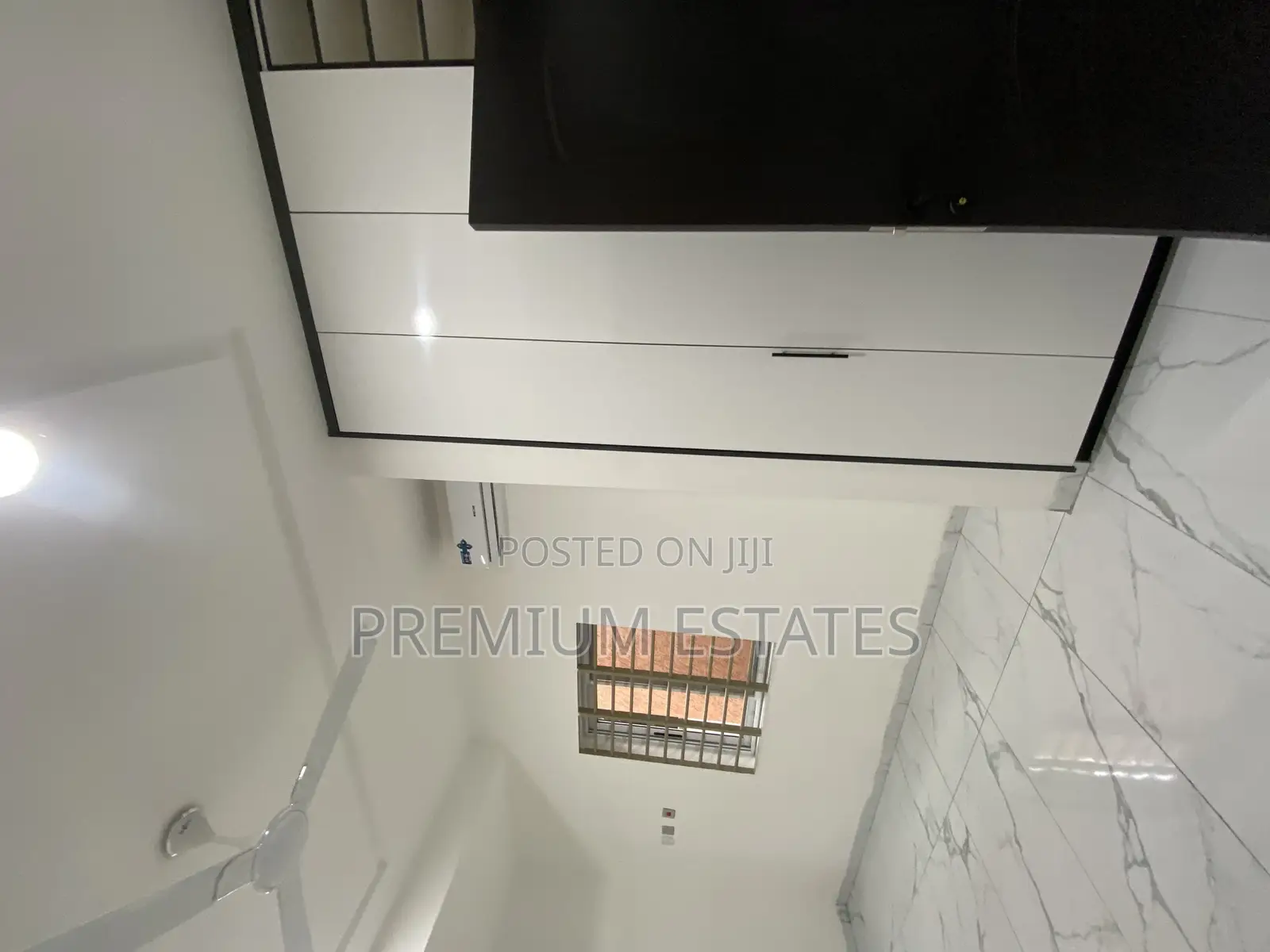 4bdrm House in Lake Side Estate for sale