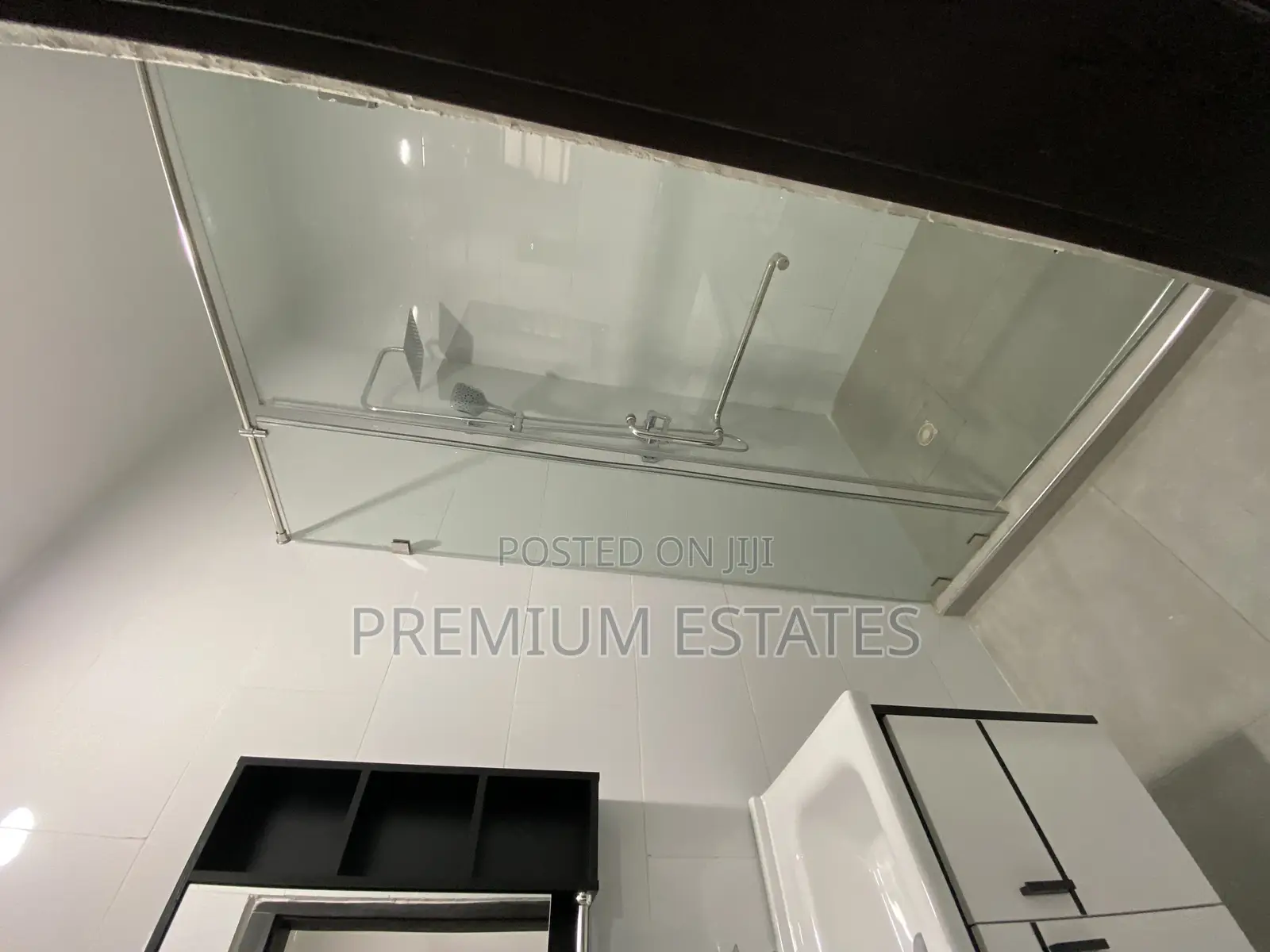 4bdrm House in Lake Side Estate for sale