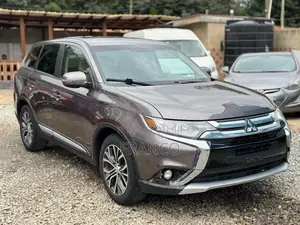 Mitsubishi Outlander SE FWD 2017 Brown