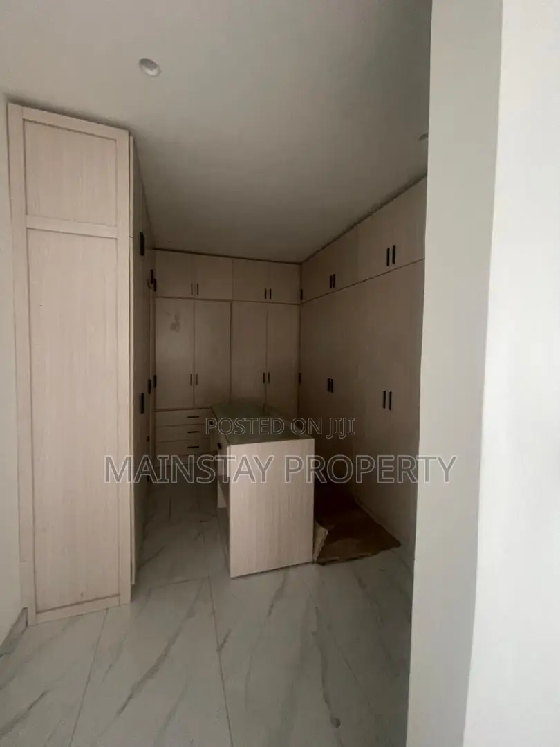 5bdrm House in Mainstay Estates, East Legon for sale