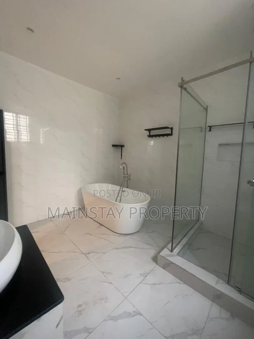 5bdrm House in Mainstay Estates, East Legon for sale