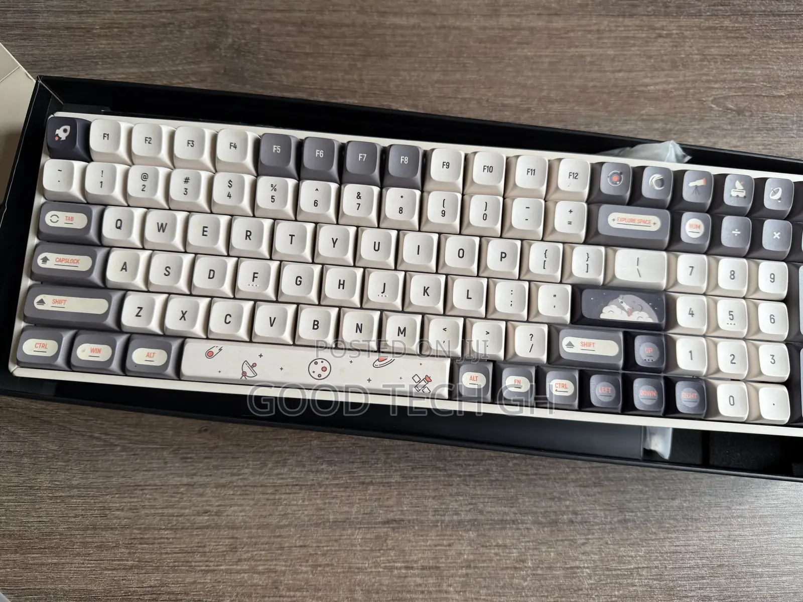 Iqunix F97 Hitchhiker Mechanical Keyboard
