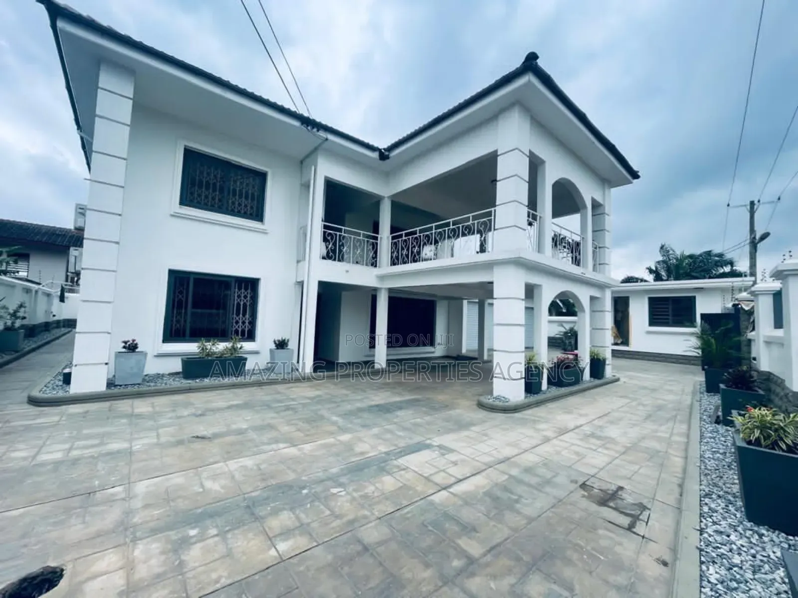 5bdrm House in East Legon for rent