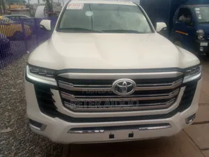 Toyota Land Cruiser 2015 White