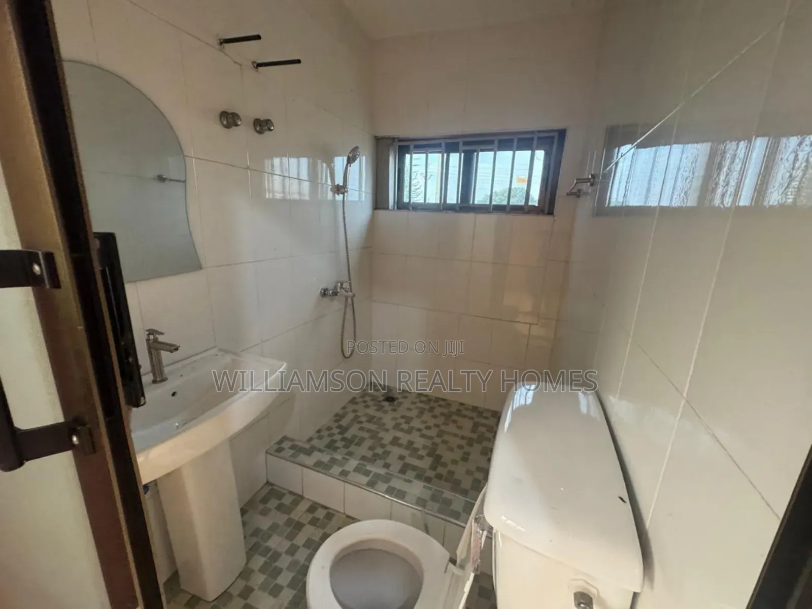 3bdrm House in Community 16 Area, Spintex for rent