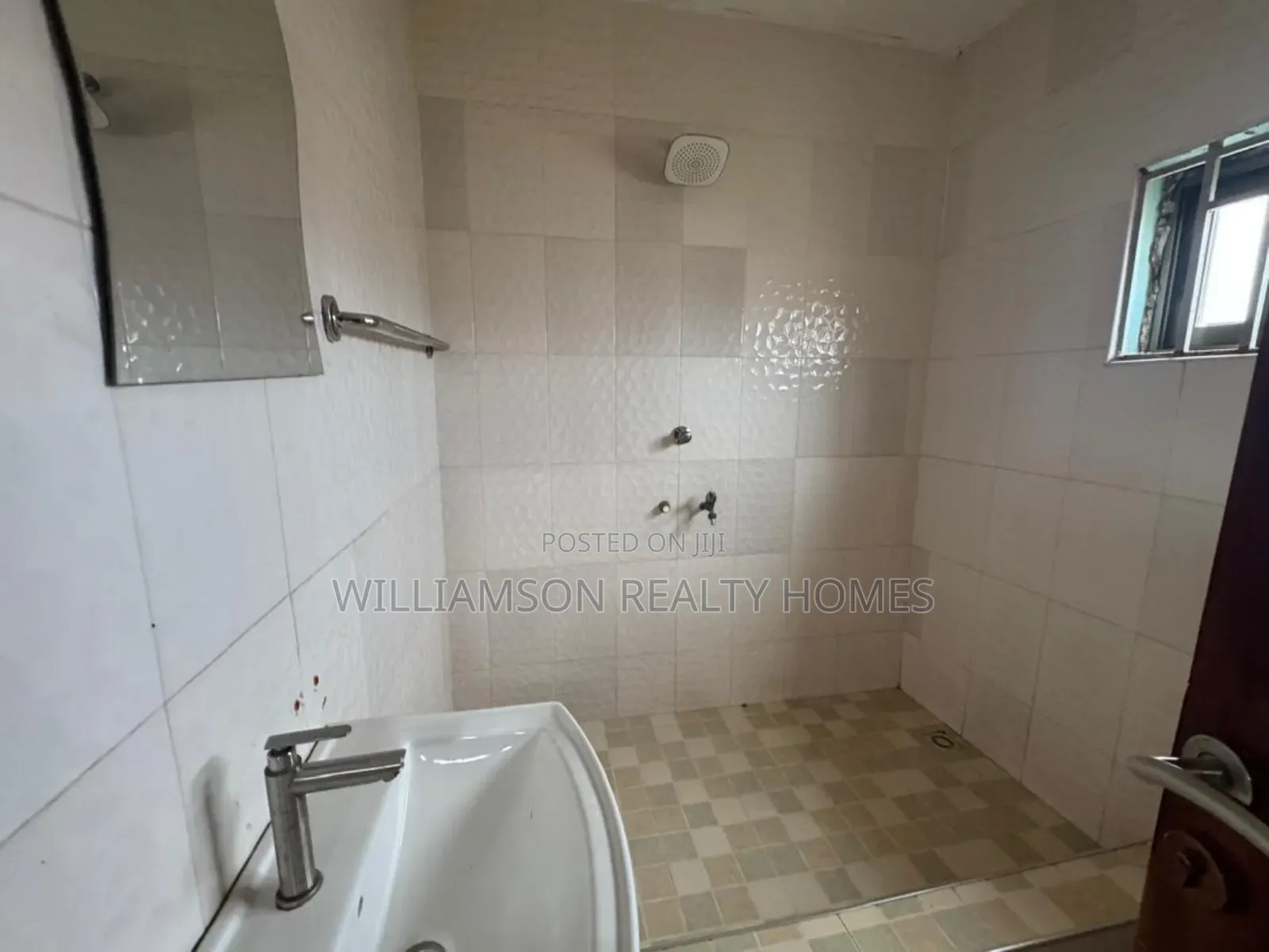 3bdrm House in Community 16 Area, Spintex for rent