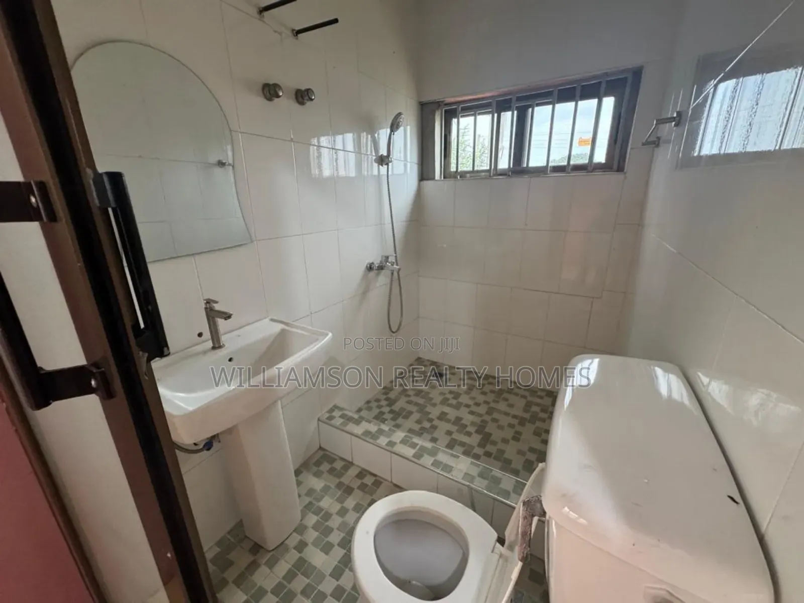 3bdrm House in Community 16 Area, Spintex for rent