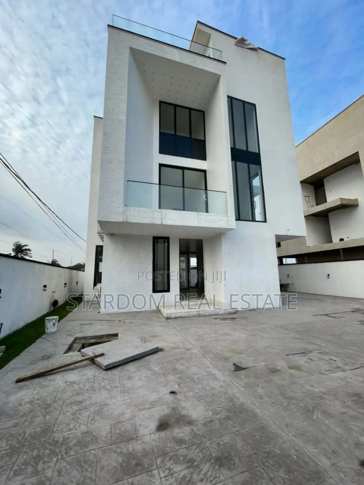 5bdrm Duplex in Adjiringanor, East Legon for sale