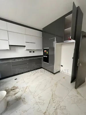 5bdrm Duplex in Adjiringanor, East Legon for sale