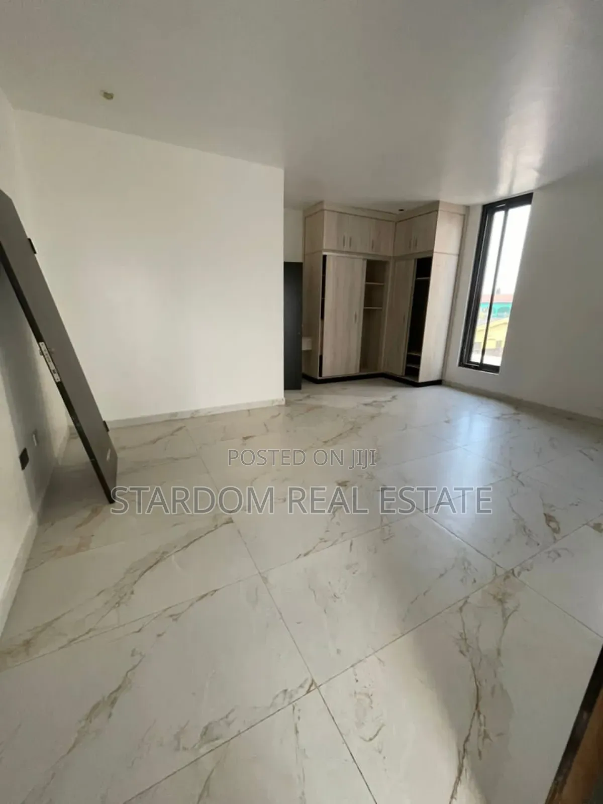 5bdrm Duplex in Adjiringanor, East Legon for sale