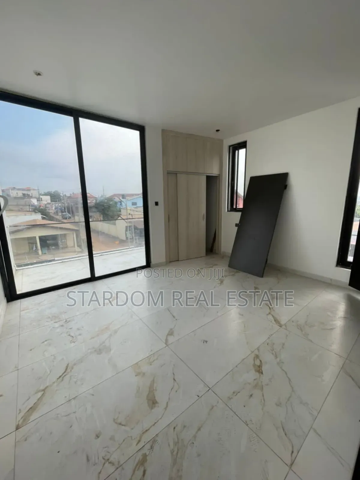 5bdrm Duplex in Adjiringanor, East Legon for sale