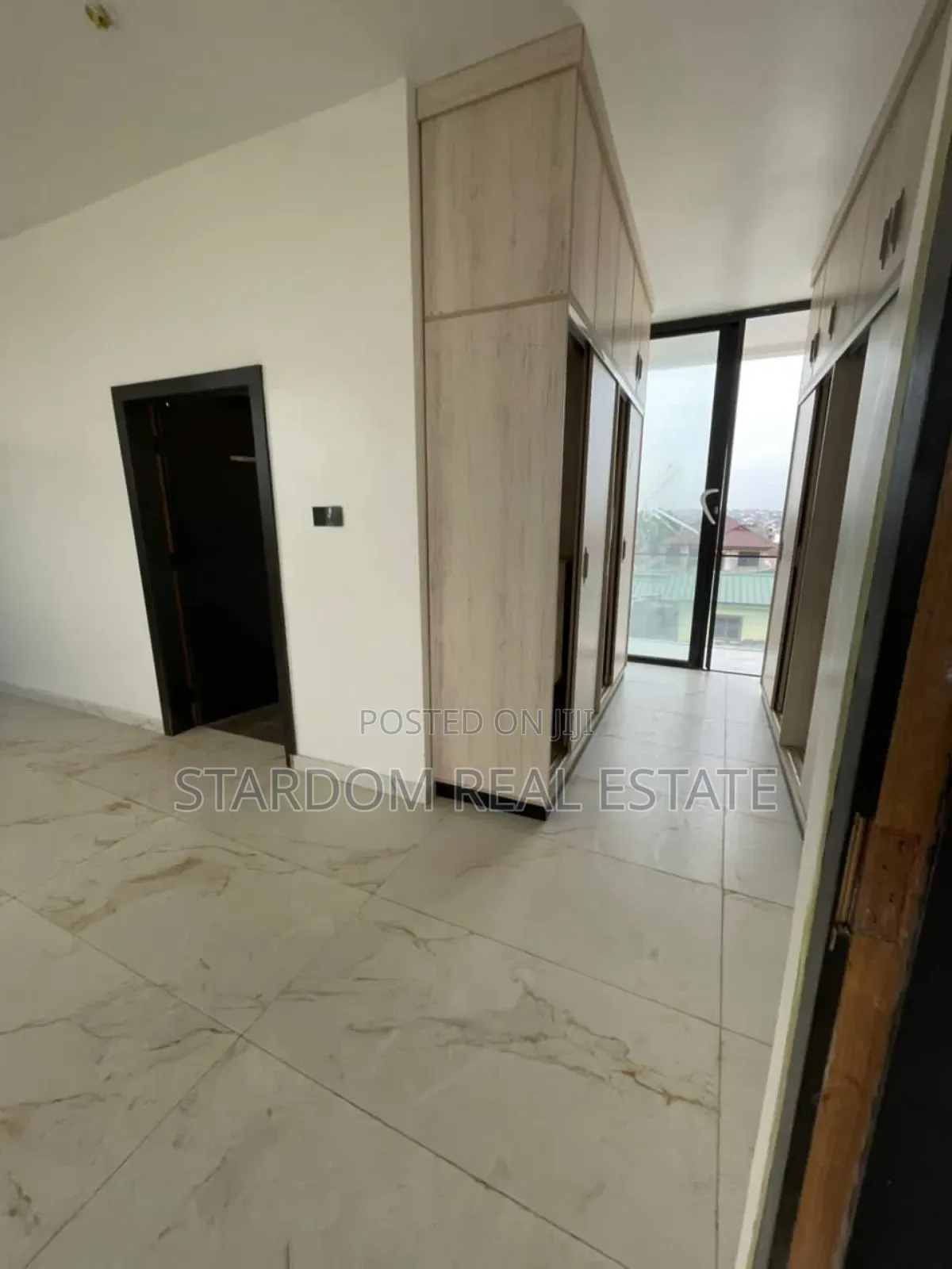 5bdrm Duplex in Adjiringanor, East Legon for sale