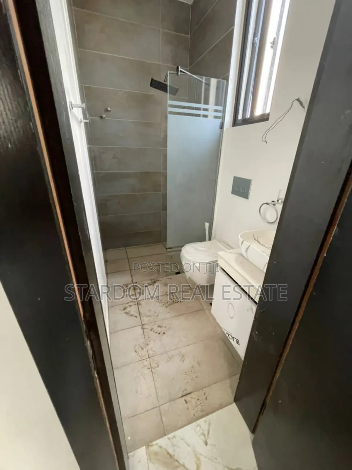 5bdrm Duplex in Adjiringanor, East Legon for sale