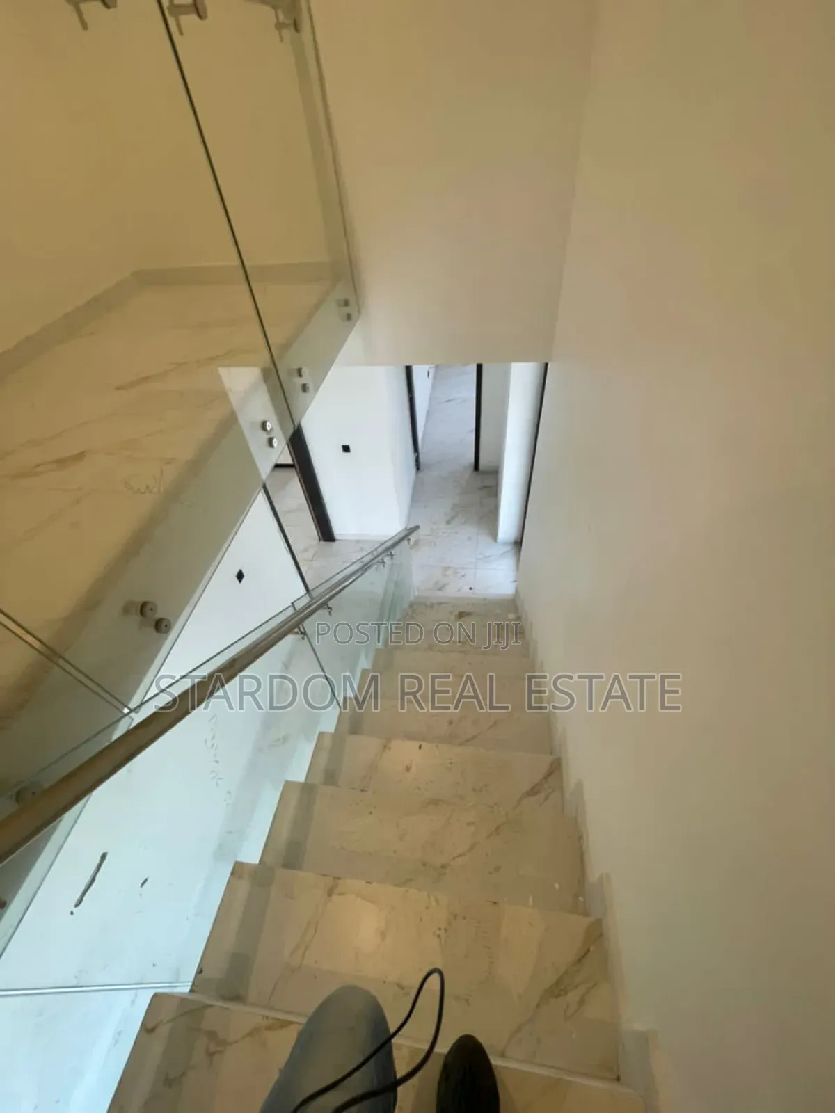 5bdrm Duplex in Adjiringanor, East Legon for sale