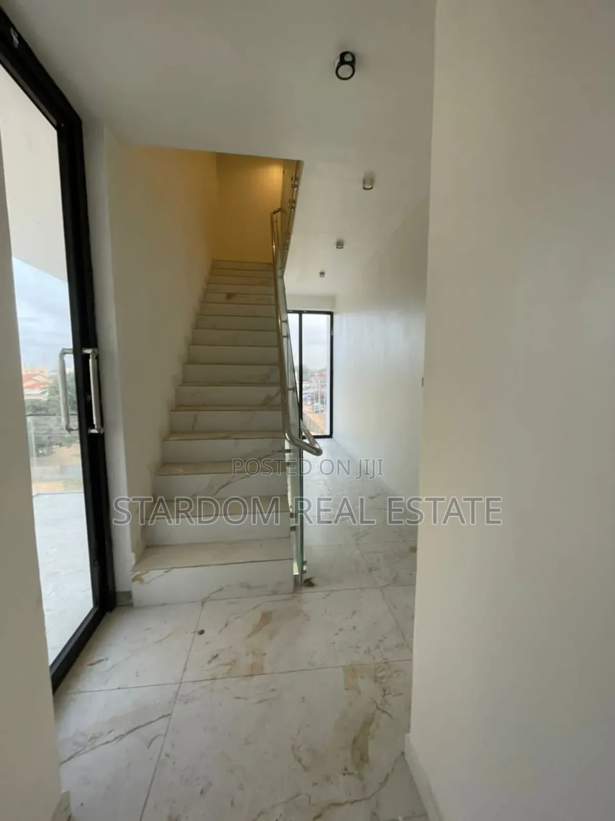 5bdrm Duplex in Adjiringanor, East Legon for sale