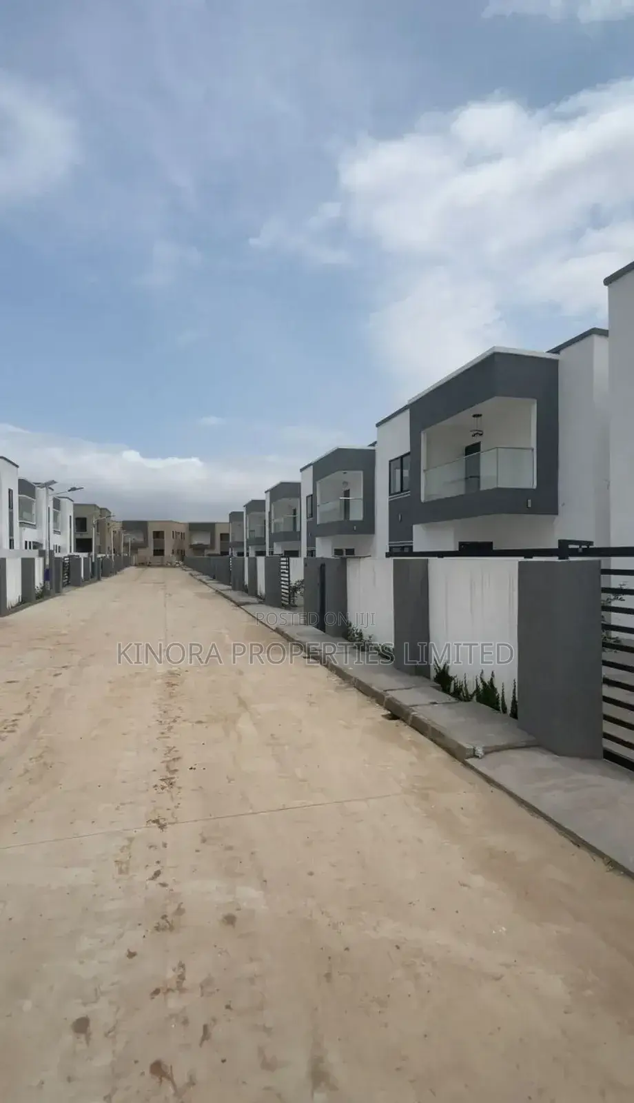 3bdrm Duplex in Oyarifa for sale
