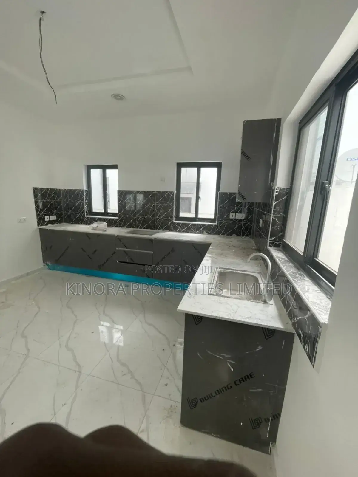 3bdrm Duplex in Oyarifa for sale