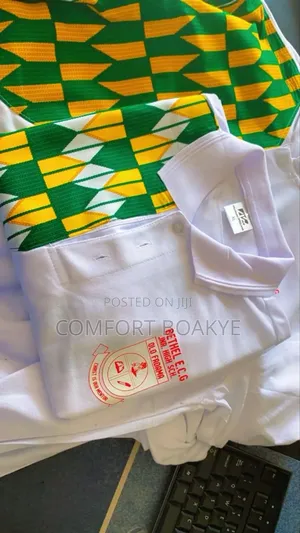 School Lacoste Pe