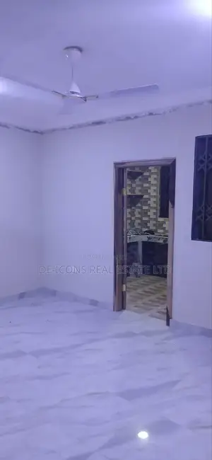 1bdrm Duplex in De-Icons Real Estate, Awutu Senya East Municipal