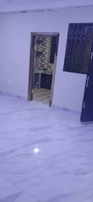 1bdrm Duplex in De-Icons Real Estate, Awutu Senya East Municipal