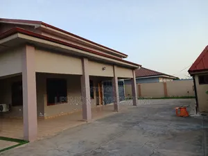 6bdrm House in Ashongman Estate for sale