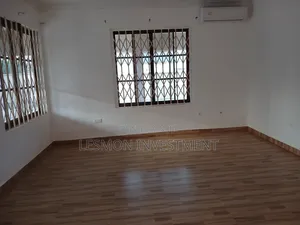 6bdrm House in Ashongman Estate for sale