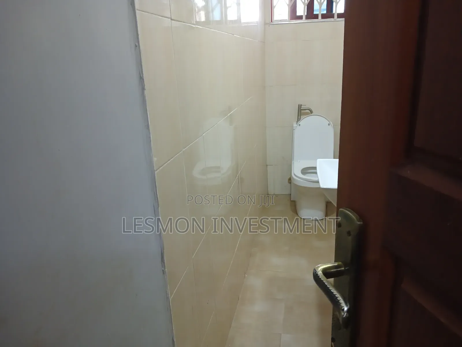 6bdrm House in Ashongman Estate for sale