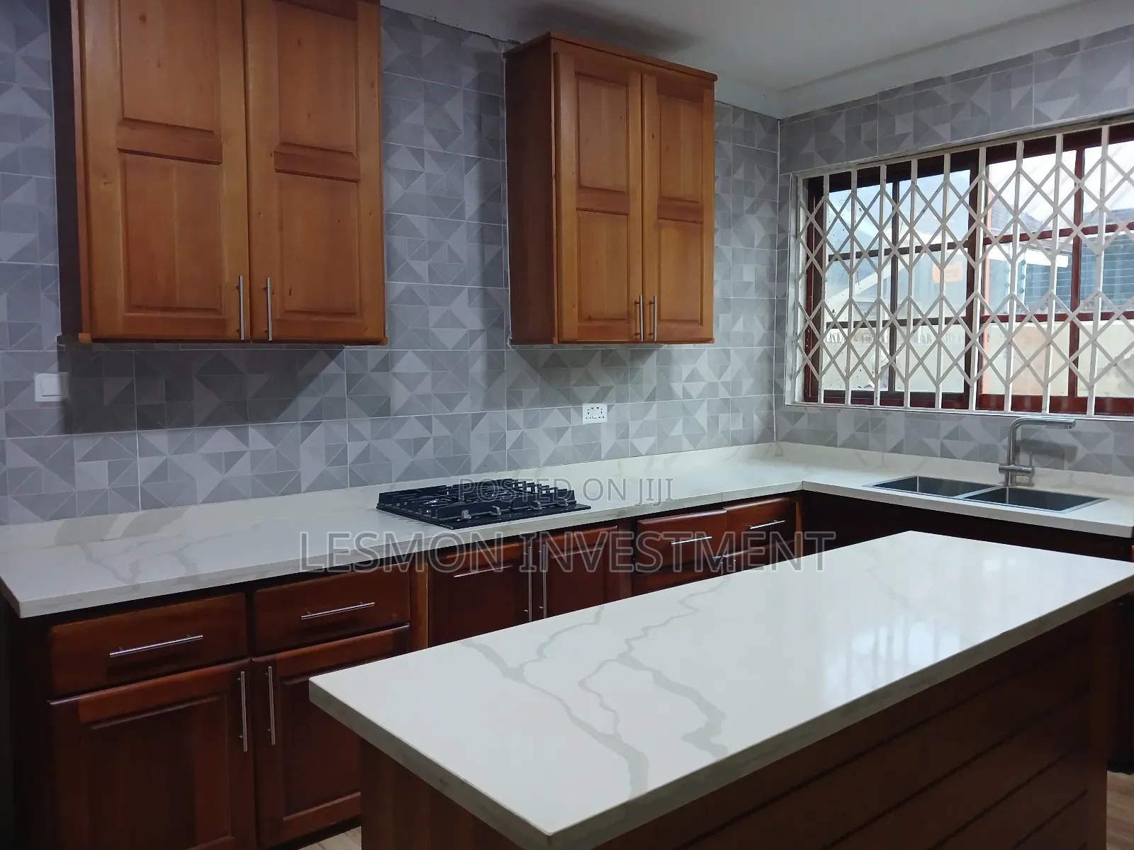 6bdrm House in Ashongman Estate for sale