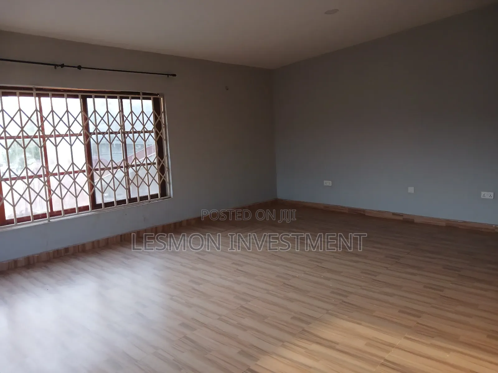 6bdrm House in Ashongman Estate for sale