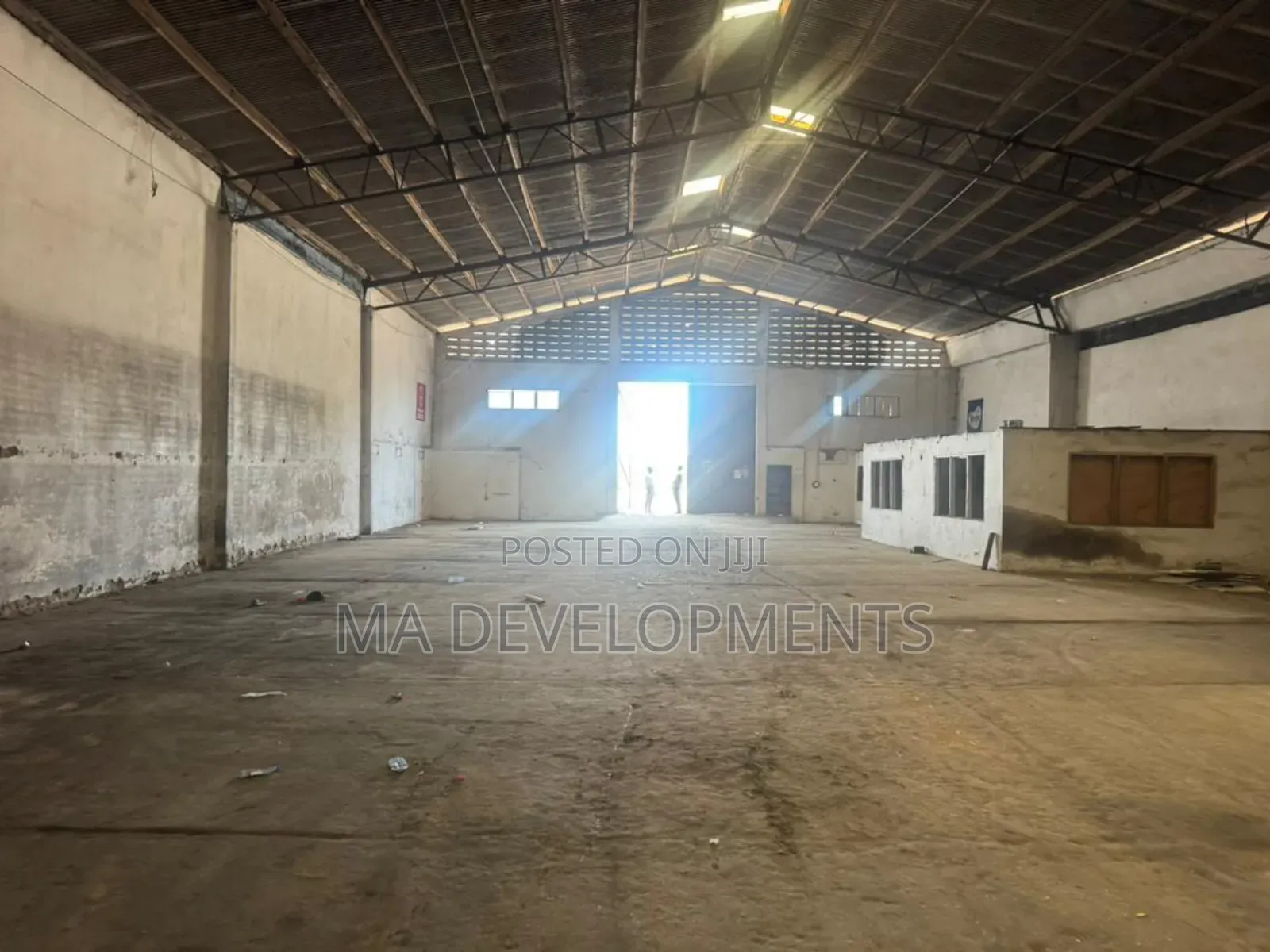 1,300 Square Meter Warehouse for Rent in Dzorwulu