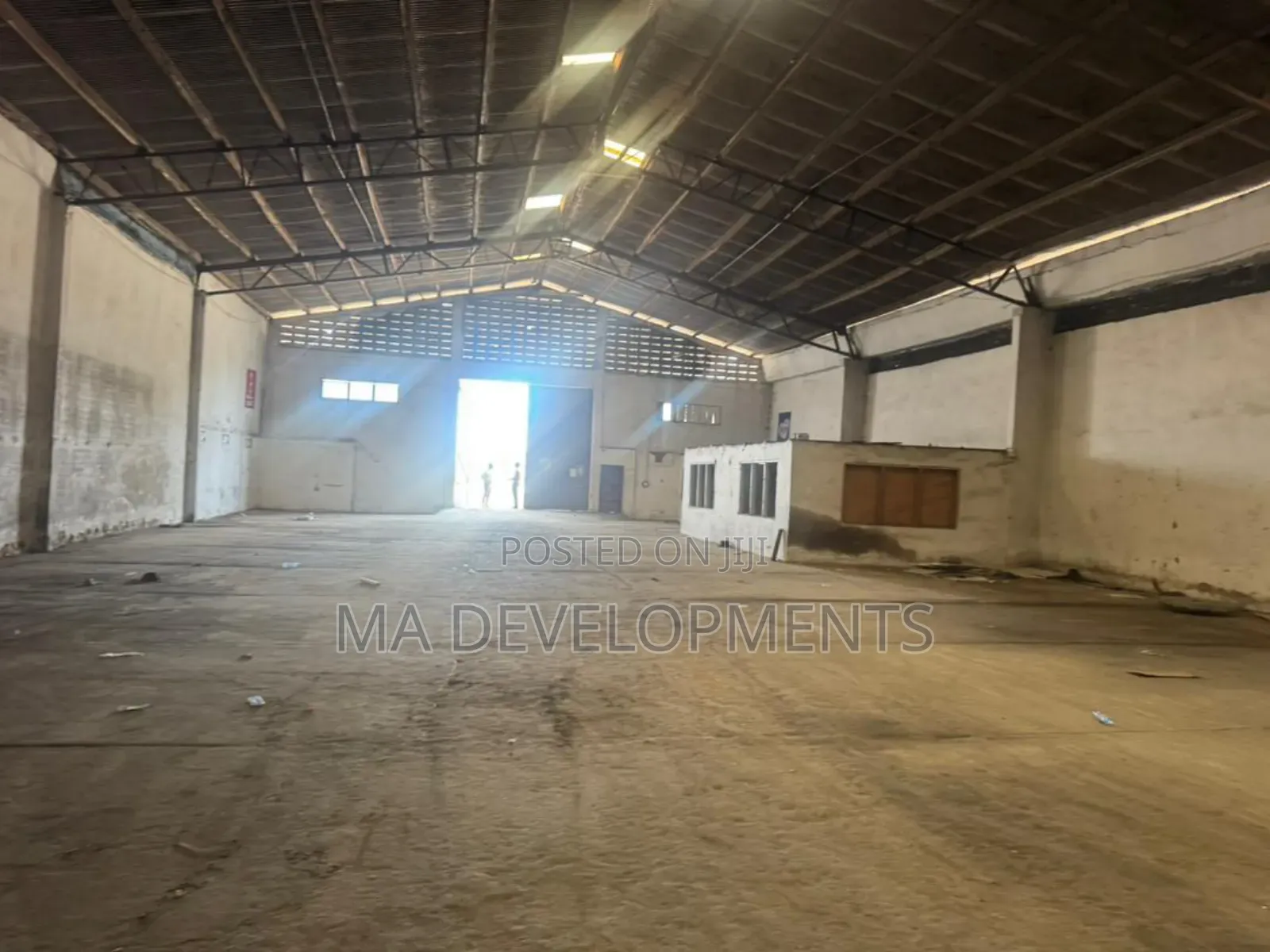 1,300 Square Meter Warehouse for Rent in Dzorwulu